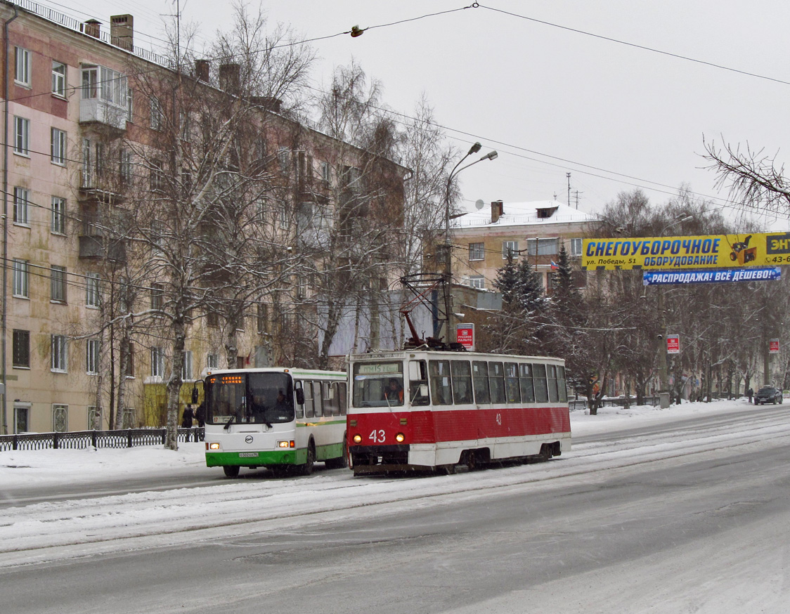 Nischni Tagil, 71-605 (KTM-5M3) Nr. 43