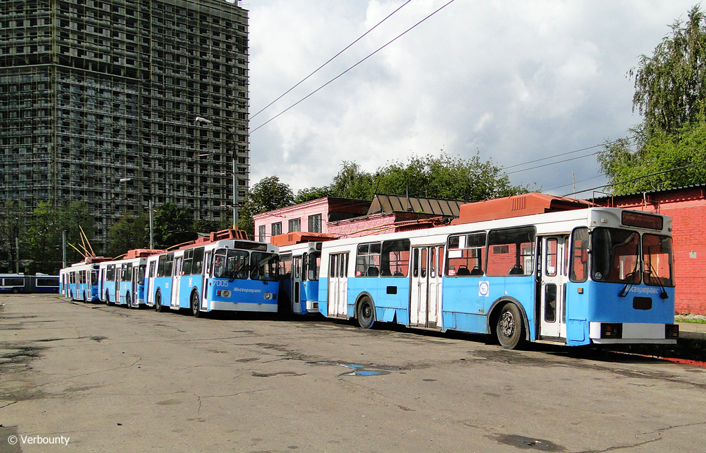 Москва, Нижтролл (ЗиУ-682Г) № 7005; Москва, ЗиУ-682ГМ1 № 7809