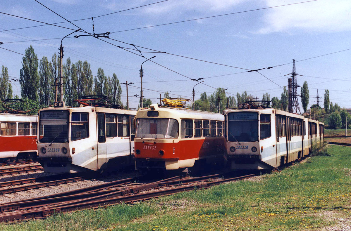 Кривий Ріг, 71-611 № 209; Кривий Ріг, Tatra T3 № 062; Кривий Ріг, 71-611 № 203 Кривий Ріг, 71-611 № 209; Кривий Ріг, Tatra T3 № 062; Кривий Ріг, 71-611 № 203
