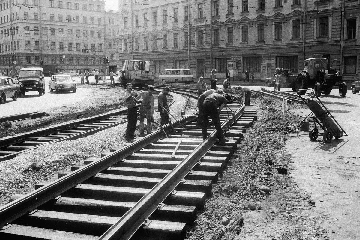Szentpétervár — Track repairs