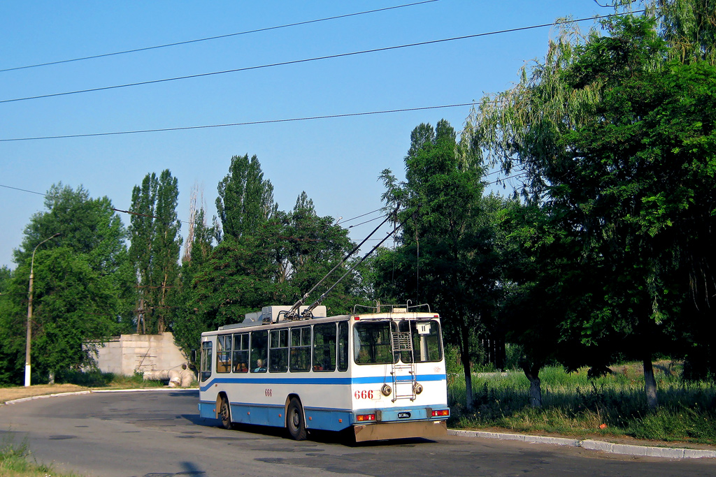 Krywyj Rih, YMZ Т2 mod. 7 Nr. 666