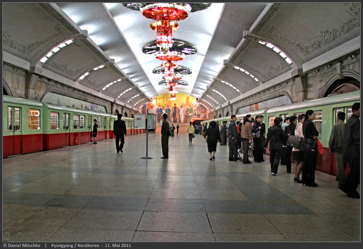 Пхеньян — Линия 1 — станция Пухын (Освоение Родины) Пхеньян — Линия 1 — станция Пухын (Освоение Родины)