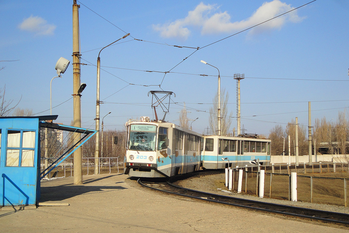 Кривой Рог, 71-611 № 203