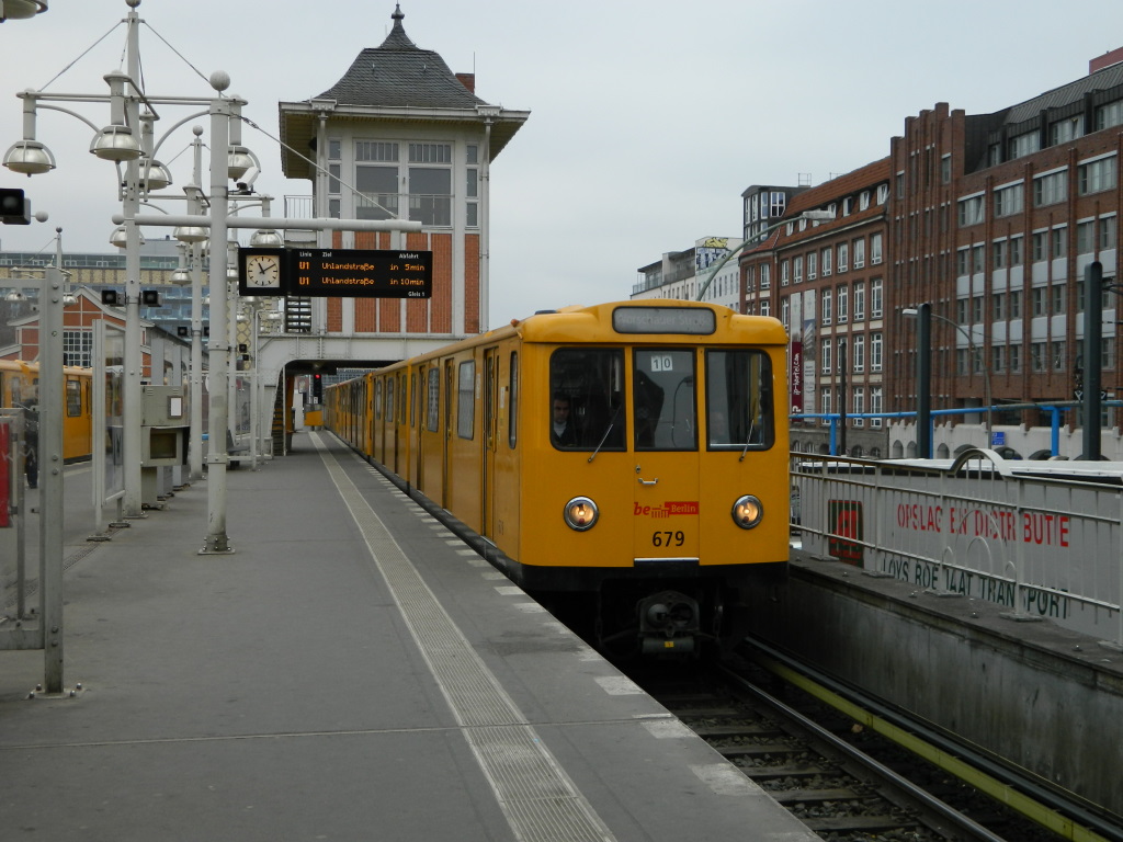 Berlín, BVG A3L71 č. 679; Berlín — U-Bahn — line U1