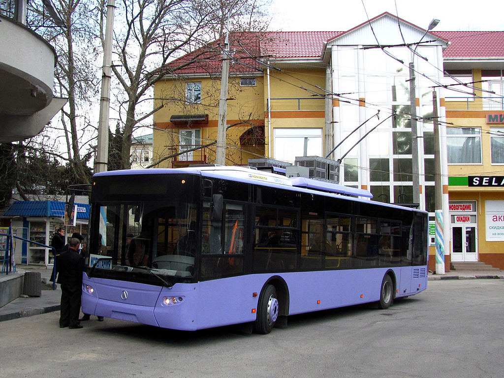 Донецк, ЛАЗ E183A1 № 1533; Крымский троллейбус — Испытания троллейбуса ЛАЗ Е183А1 на трассе Симферополь — Алушта