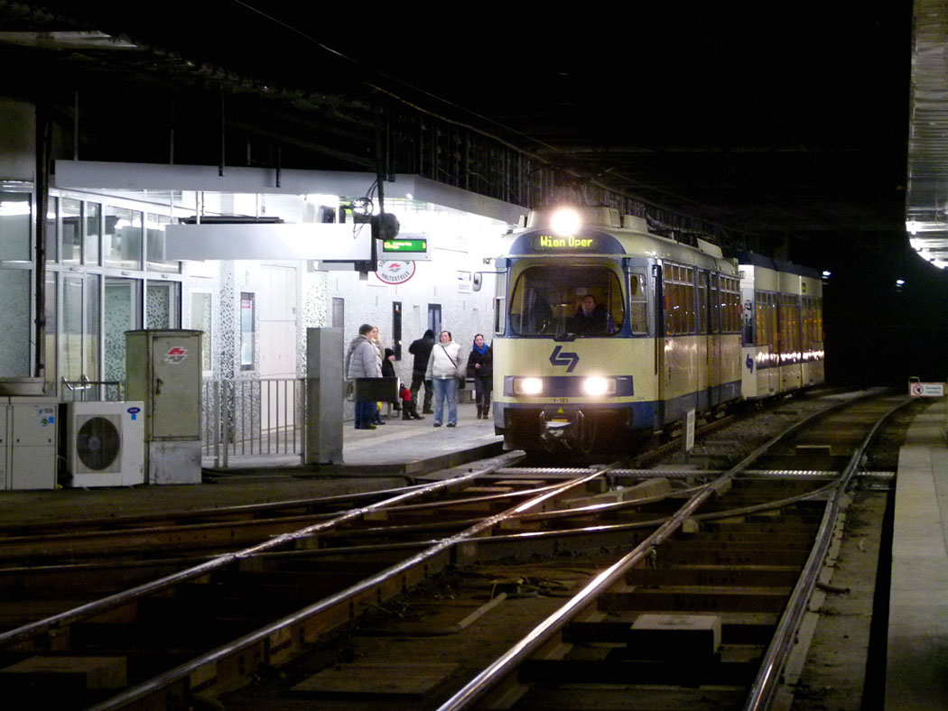 Vienna, SGP 100 № 4-125; Vienna — Interurban Wiener Lokalbahnen; Vienna — Undeground Light Rail — USTRABA (Unterpflasterstrassenbahn)