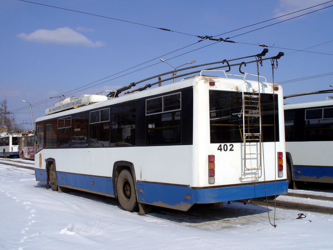 Киров, БТЗ-52767Р № 402