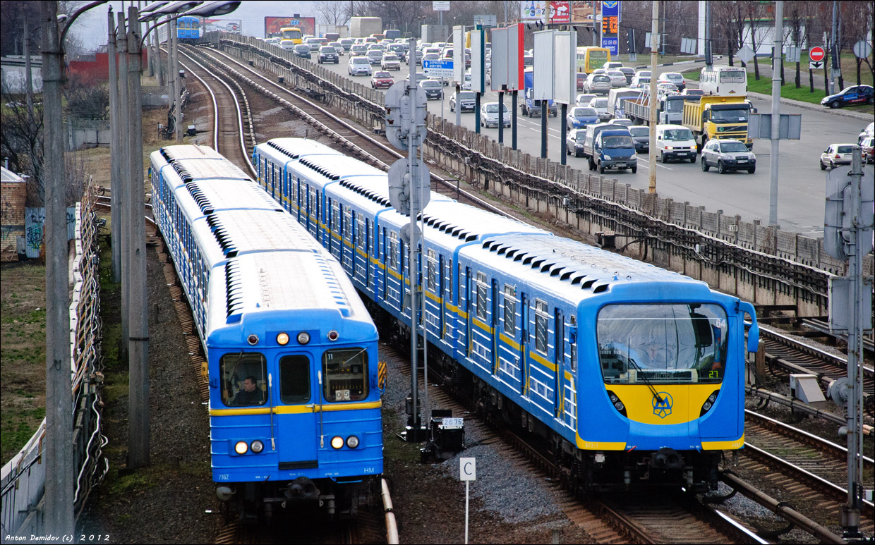 Киев, Ема-502 № 7162; Киев, 81-540.2К № 10381