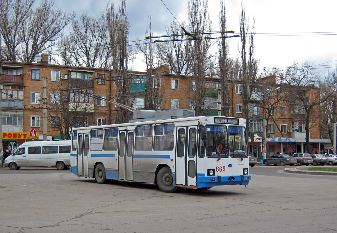 Krîvîi Rih, YMZ Т2 mod. 7 Nr. 669