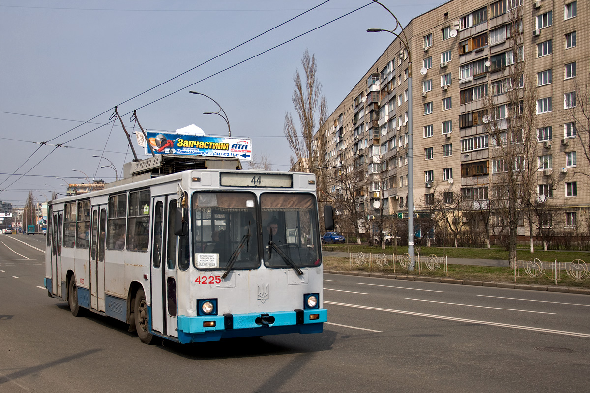 Киев, ЮМЗ Т2 № 4225