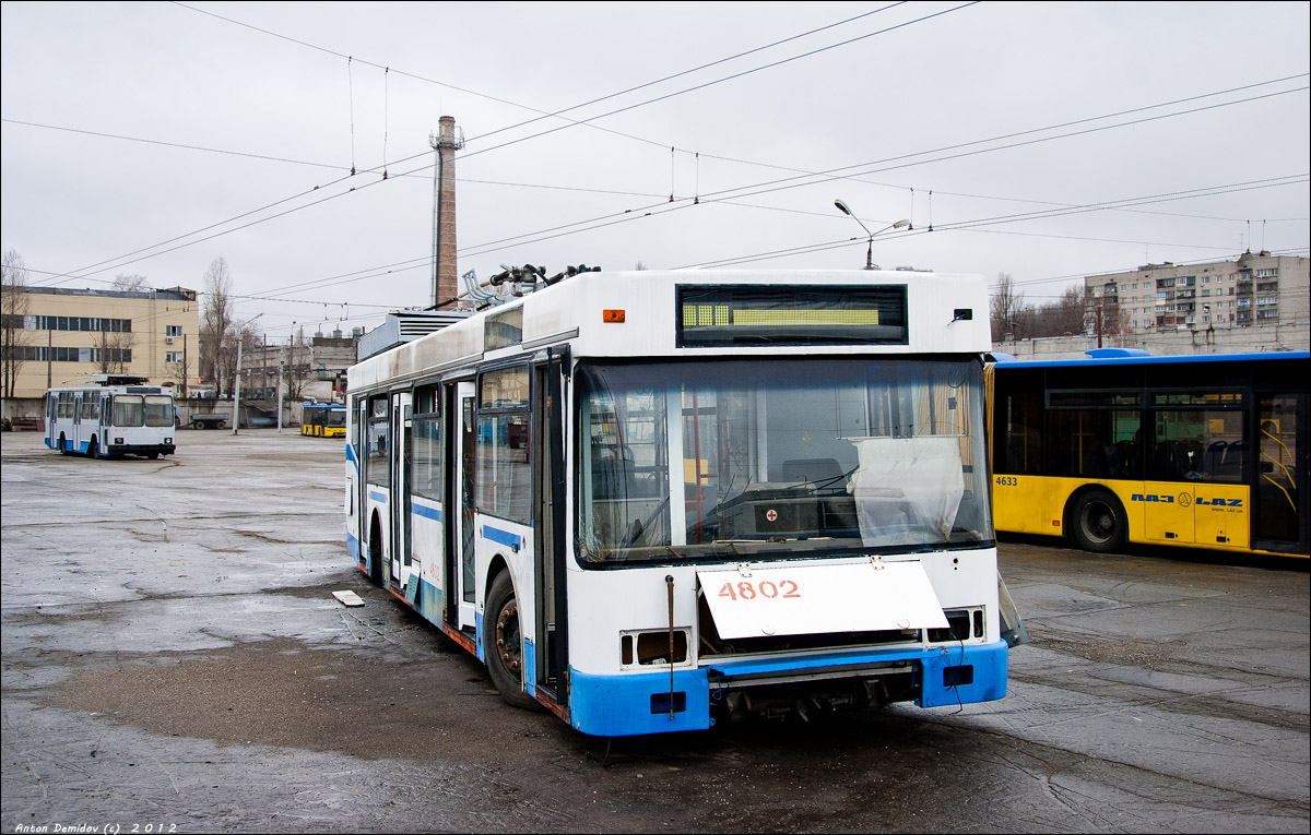 Киев, ЮМЗ E186 № 4802