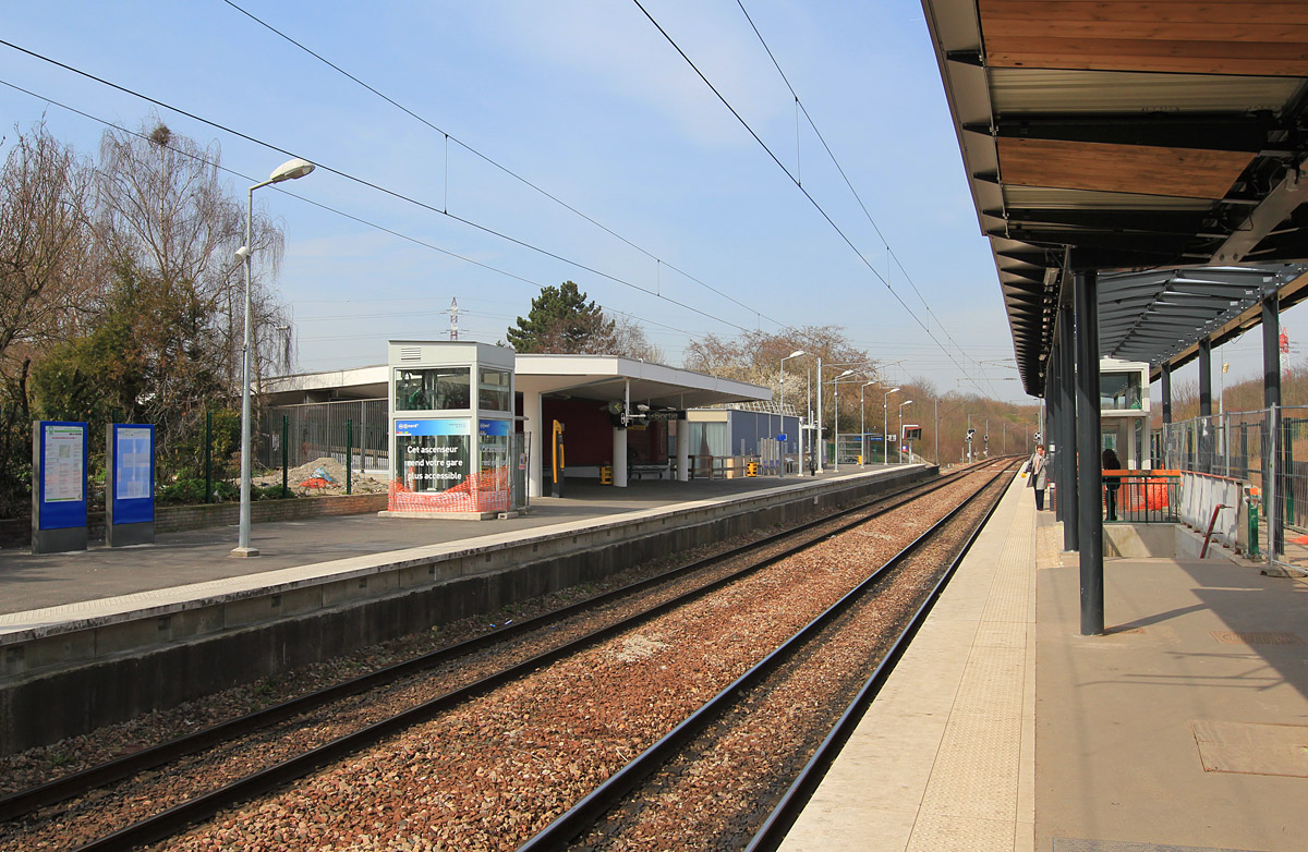 Paris - Versailles - Yvelines — Suburban trains RER — Line B