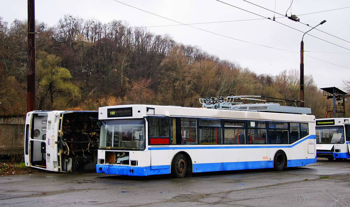 Киев, ЮМЗ E186 № 4801