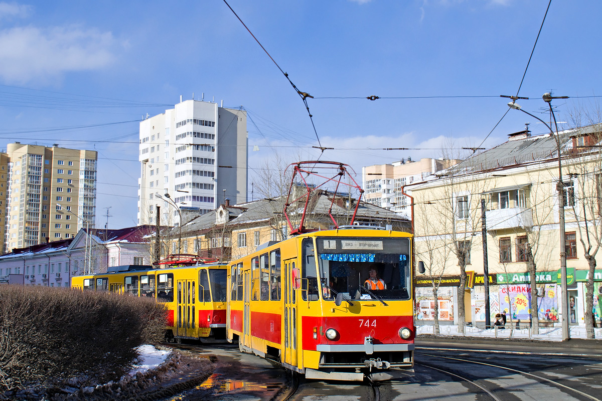 Jekaterinburg, Tatra T6B5SU № 744