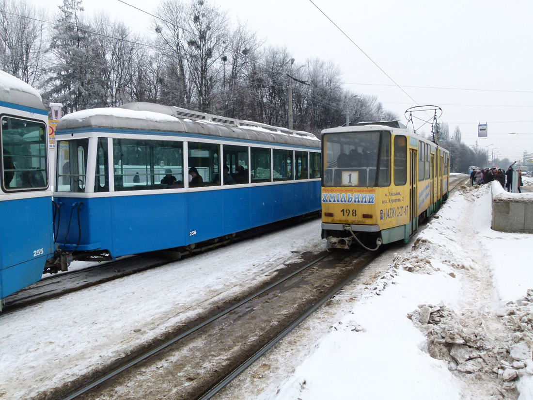Винница, FFA/SIG B4 № 256; Винница, Tatra KT4SU № 198