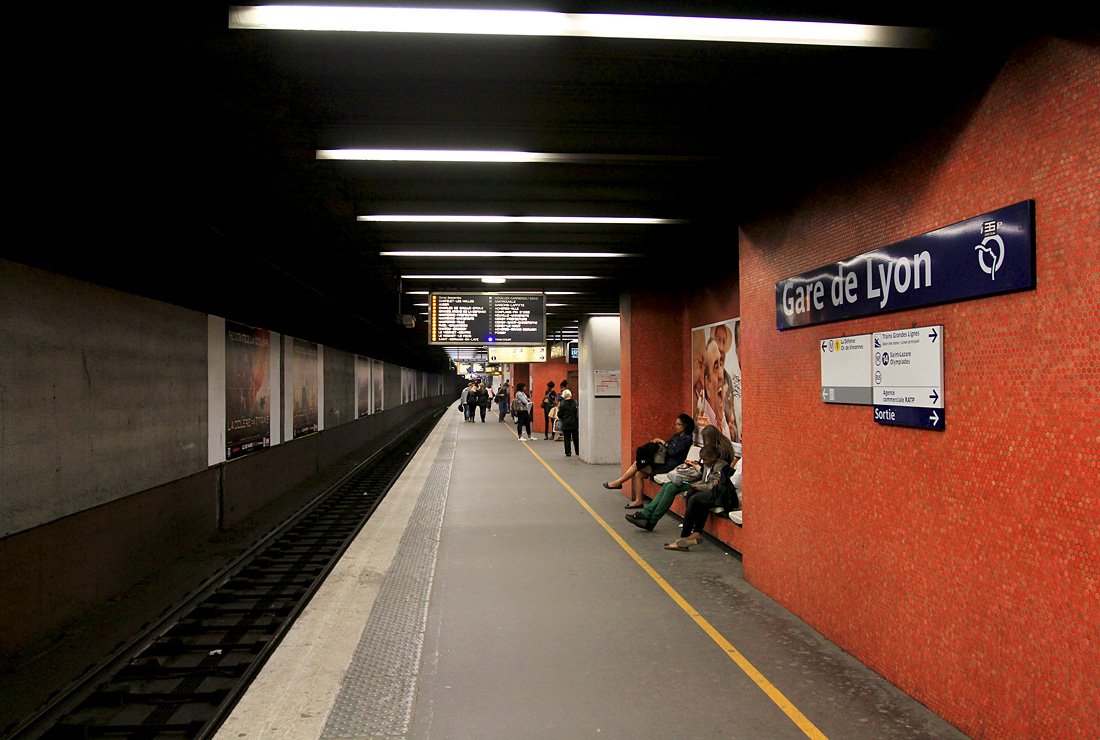 Paris - Versailles - Yvelines — Suburban trains RER — Line A
