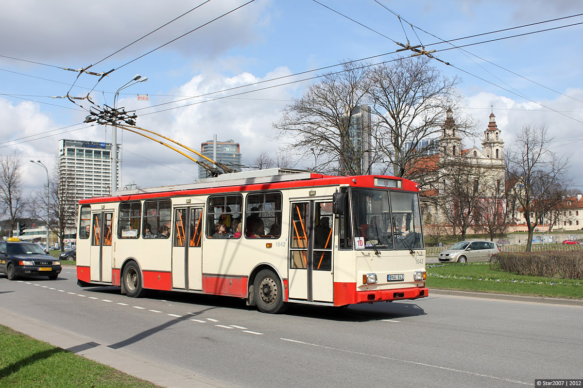 Вильнюс, Škoda 14Tr13/6 № 1642