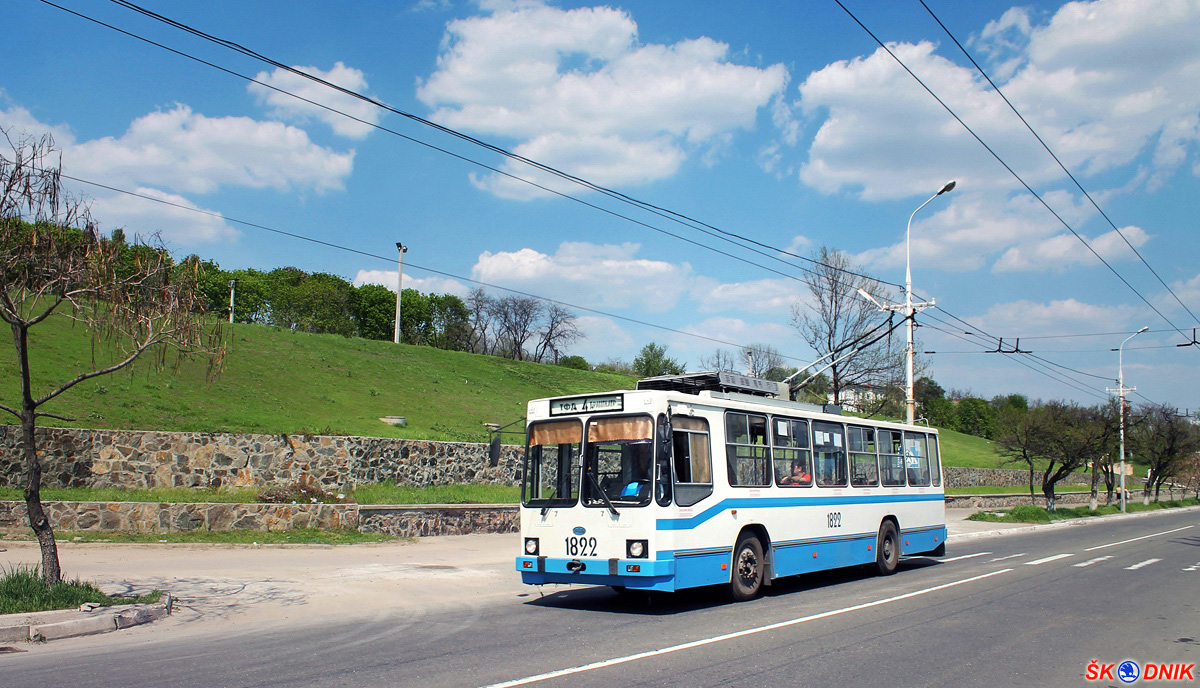 Мариуполь, ЮМЗ Т2 № 1822