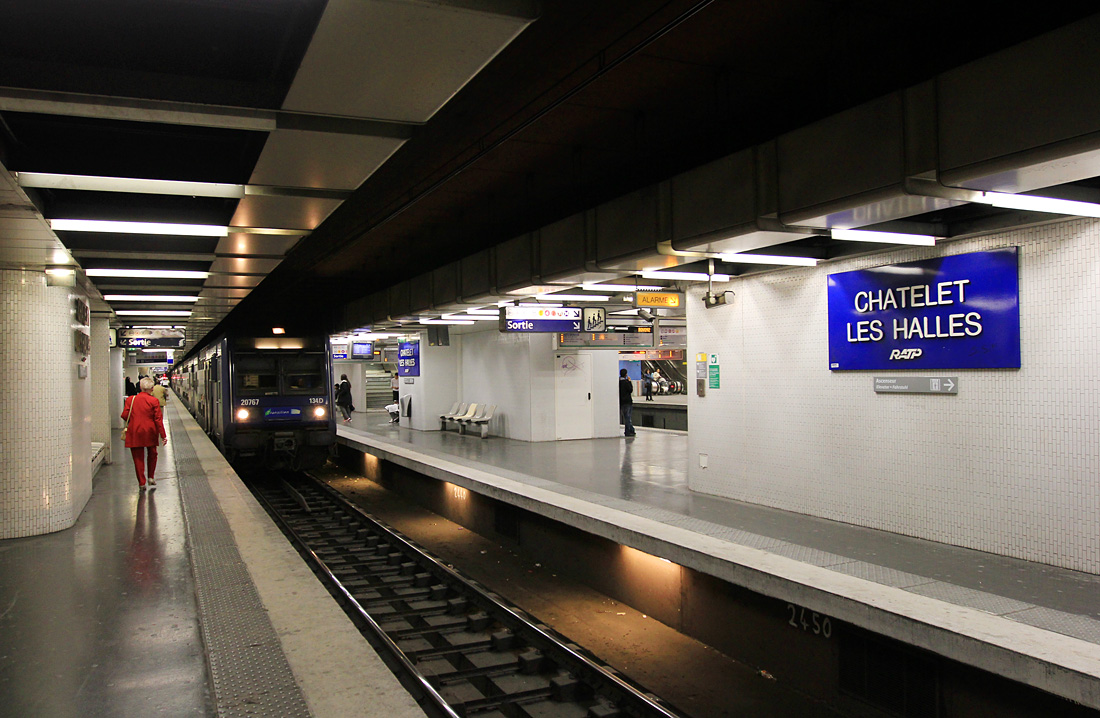Paris - Versailles - Yvelines — Suburban trains RER — Line D