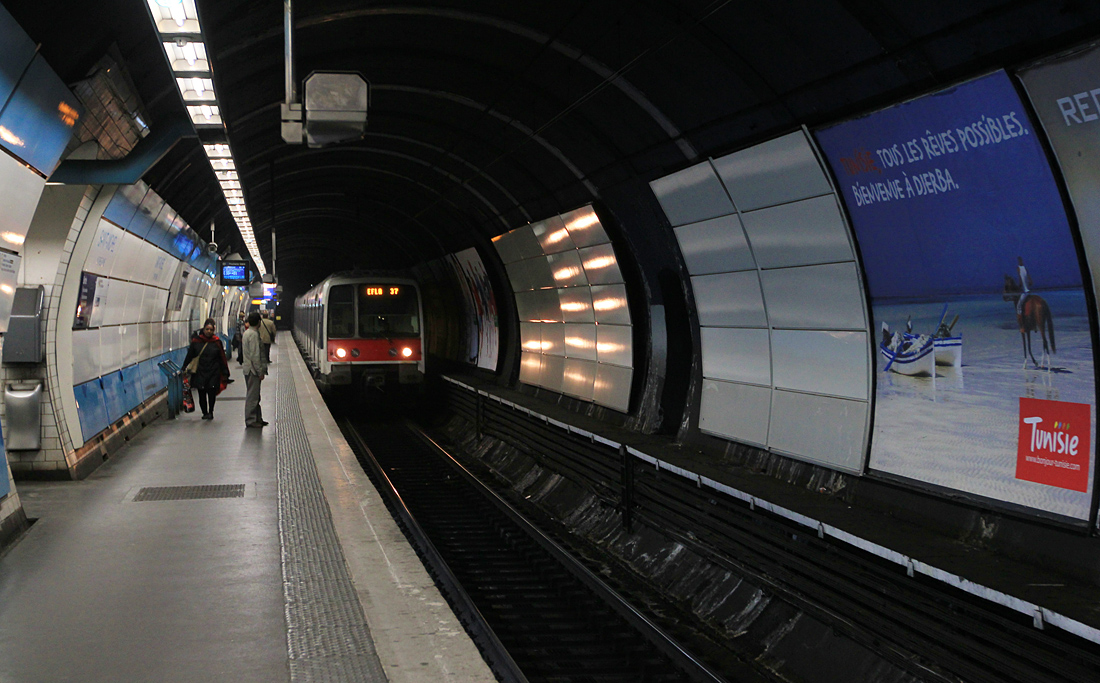Париж -  Версаль -  Ивелин — Электропоезда RER — Линия B