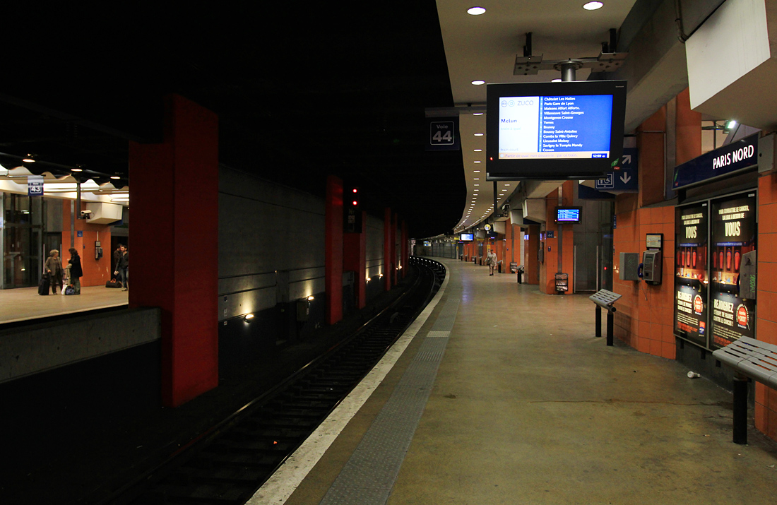 Paris - Versailles - Yvelines — Suburban trains RER — Line D