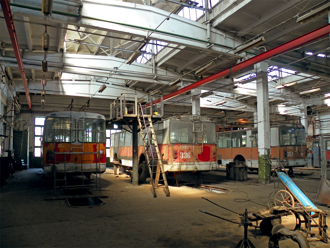 Алчевск, ЗиУ-682В [В00] № 327; Алчевск, ЗиУ-682В-012 [В0А] № 336; Алчевск, ЗиУ-682Г [Г00] № 357