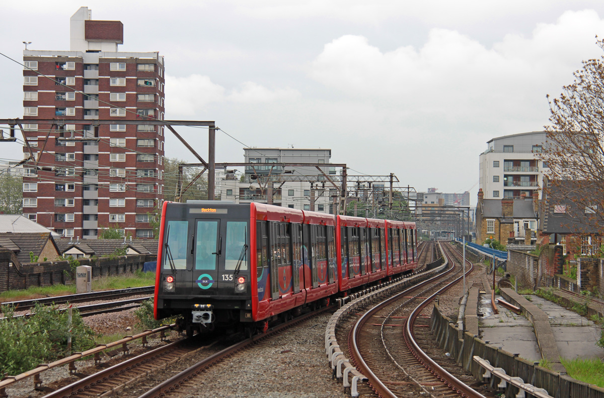 Лондон, DLR B2009 № 135