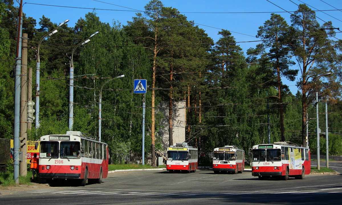 Ижевск, ЗиУ-682В [В00] № 2106; Ижевск, ВМЗ-5298-22 № 1342; Ижевск, ЗиУ-682Г-018 [Г0Р] № 1336; Ижевск, ЗиУ-682Г [Г00] № 1298; Ижевск — Конечные станции и разворотные кольца