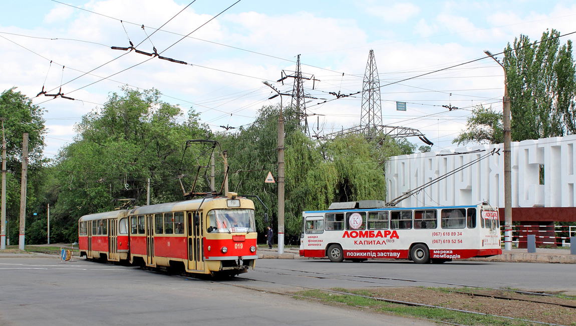 Krivij Rih, Tatra T3R.P Br. 019; Krivij Rih, YMZ T1R (Т2P) Br. 009