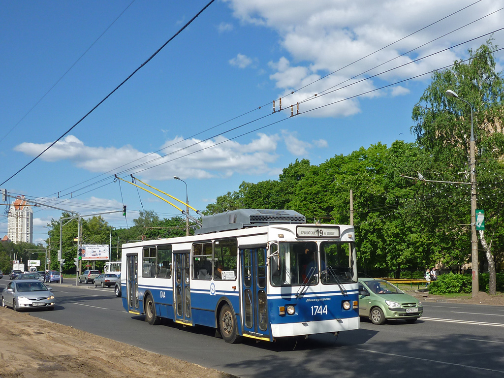 Москва, ЗиУ-682ГМ1 (с широкой передней дверью) № 1744