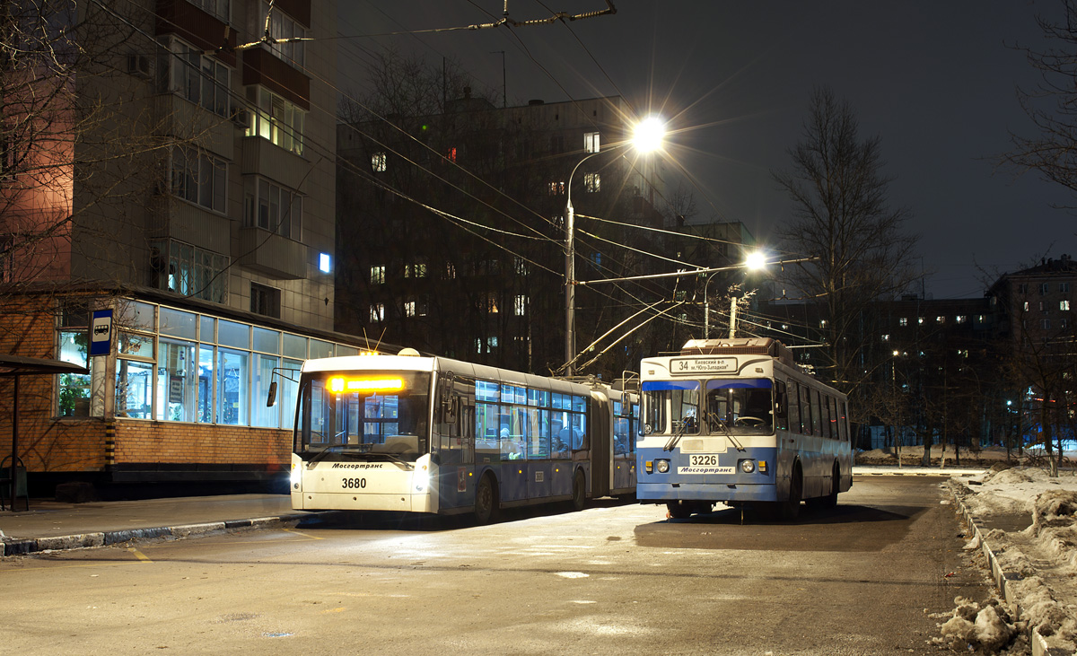 Moskva, Trolza-6206.01 “Megapolis” č. 3680; Moskva, ZiU-682GM1 (with double first door) č. 3226