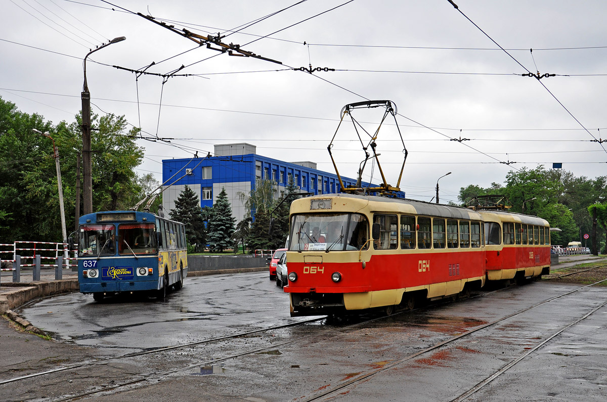 Кривой Рог, Tatra T3R.P № 064; Кривой Рог, ЗиУ-682 (УРТТЗ) № 637