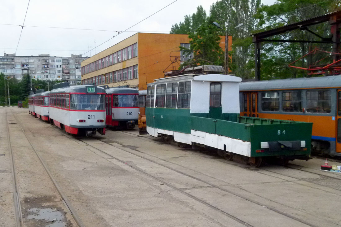 София, Tatra B4DC № 211; София, Т4М-50 № 84