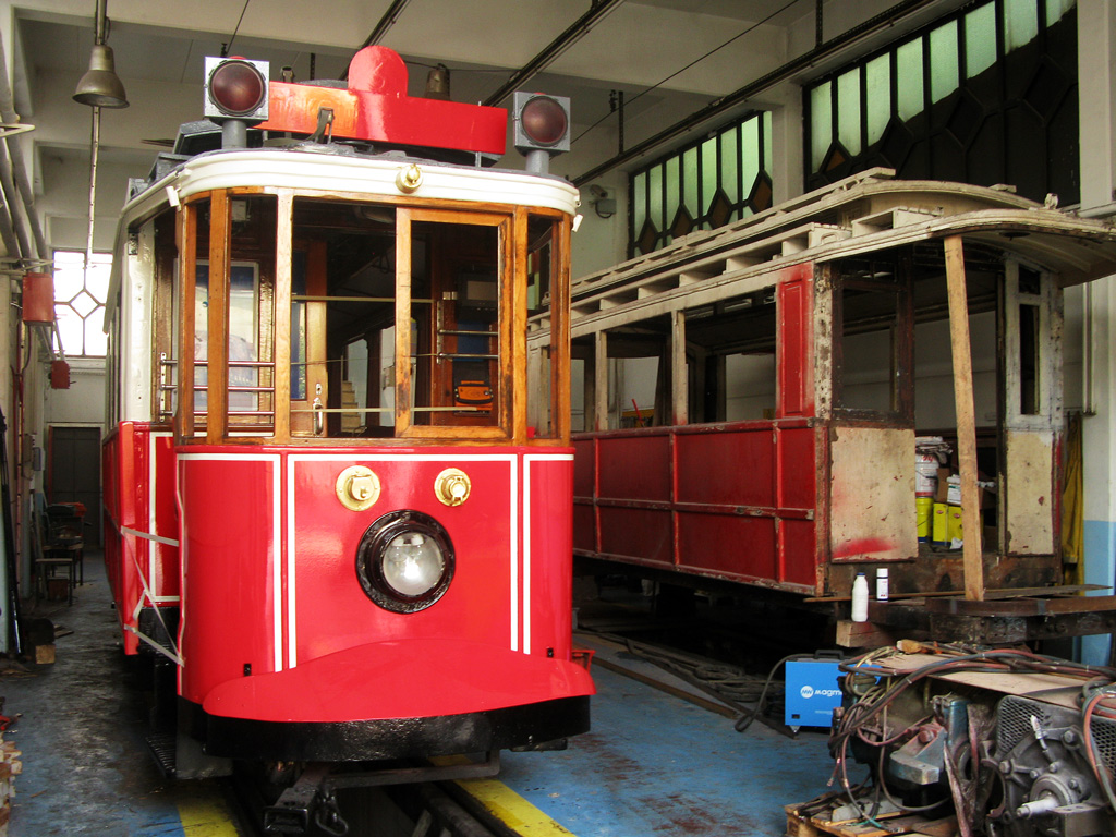 Istanbul, Franco-Belge 2-axle motor car Br. 410; Istanbul — T2 nostalgic tram line (Taksim — Tünel) — Miscellaneous photos