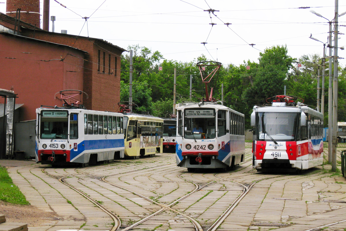 Москва, 71-608К № 4153; Москва, 71-608КМ № 4242; Москва, 71-153.3 (ЛМ-2008) № 4911