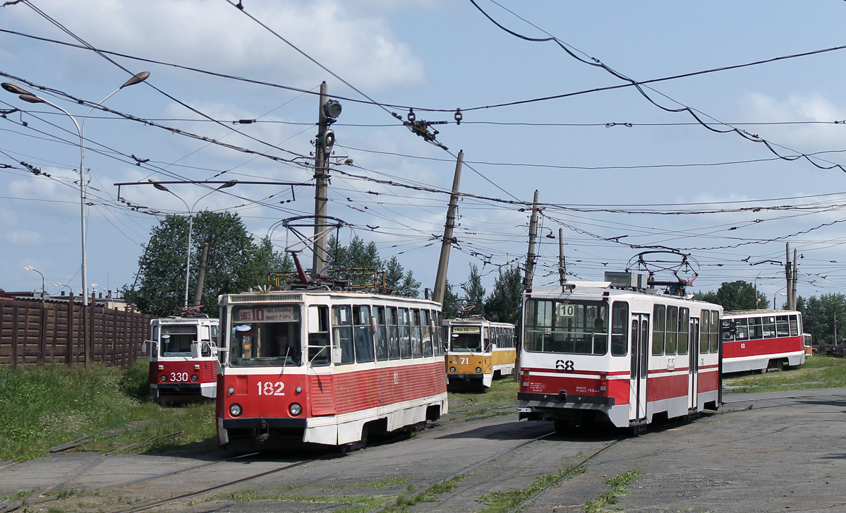 Нижний Тагил, 71-605 (КТМ-5М3) № 182; Нижний Тагил, 71-402 № 68