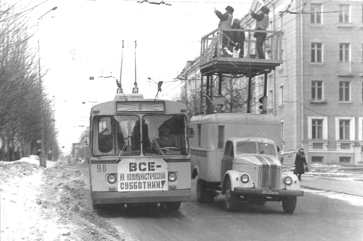 Petrozavodsk, ZiU-682B Nr. 98; Petrozavodsk — Old photos