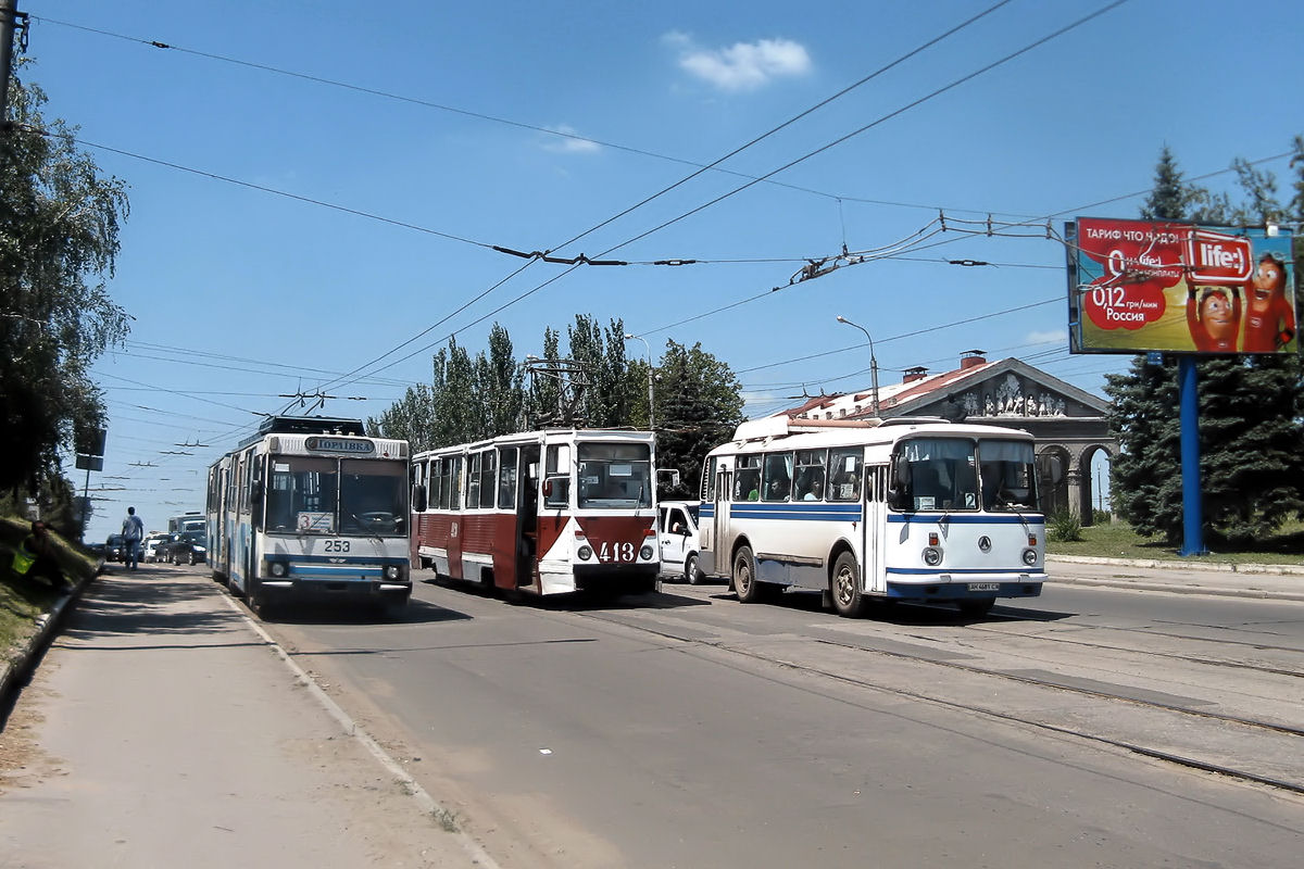 Horliwka, YMZ T1 Nr. 253; Horliwka, 71-605 (KTM-5M3) Nr. 413