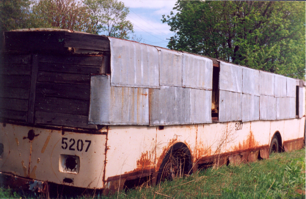 Sankt-Peterburg, ZiU-682V № 5207; Sankt-Peterburg — Barns and sheds