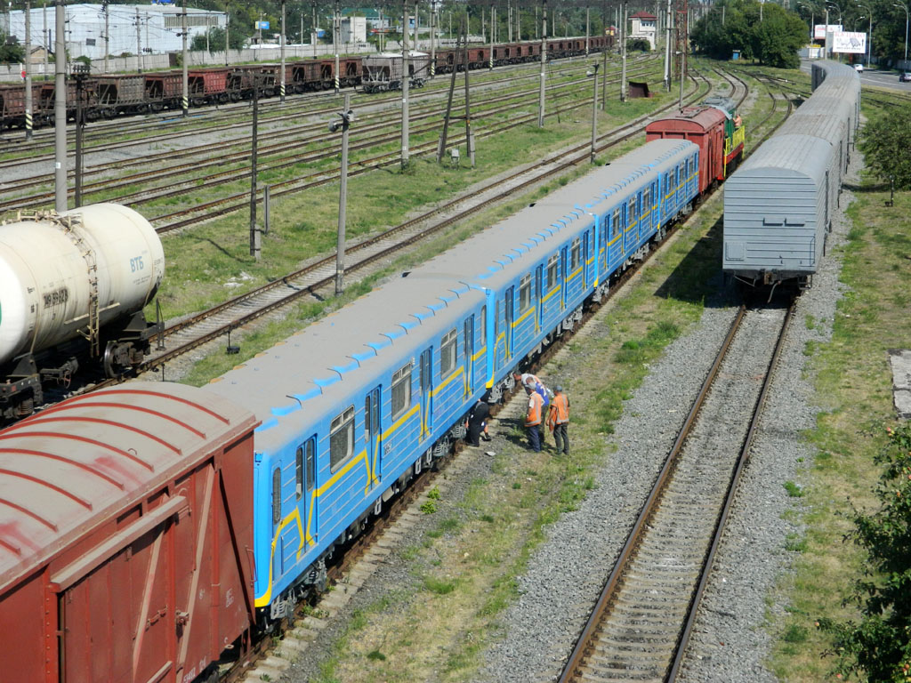 Киев, 81-540.2К № 10402; Киев, 81-540.2К № 10383; Киев, 81-540.2К № 10396; Киев, 81-540.2К № 10397; Киев — Метрополитен — Подвижной состав — 81-717/714 ("номерные") и модификации