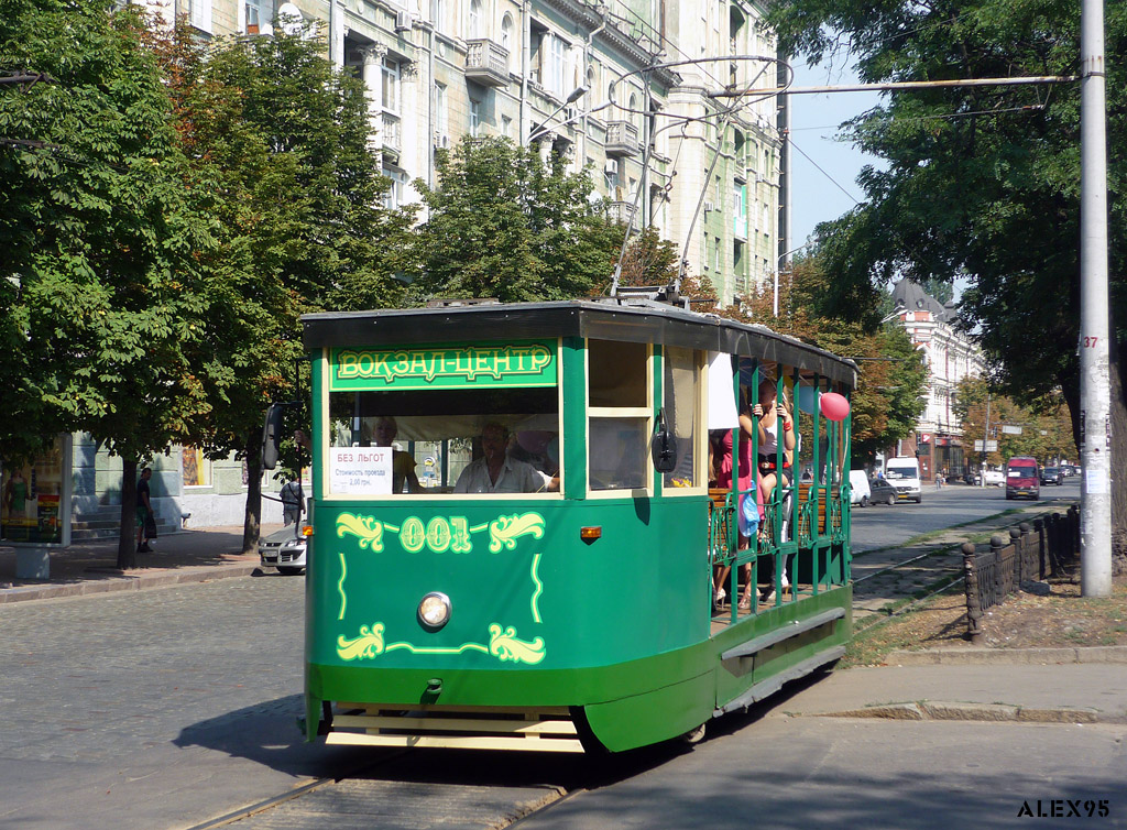 Днепр, Двухосный моторный вагон № 001