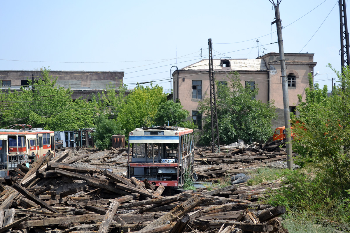 Ереван, Škoda 14Tr02/6 № 27; Ереван — Разные фотографии