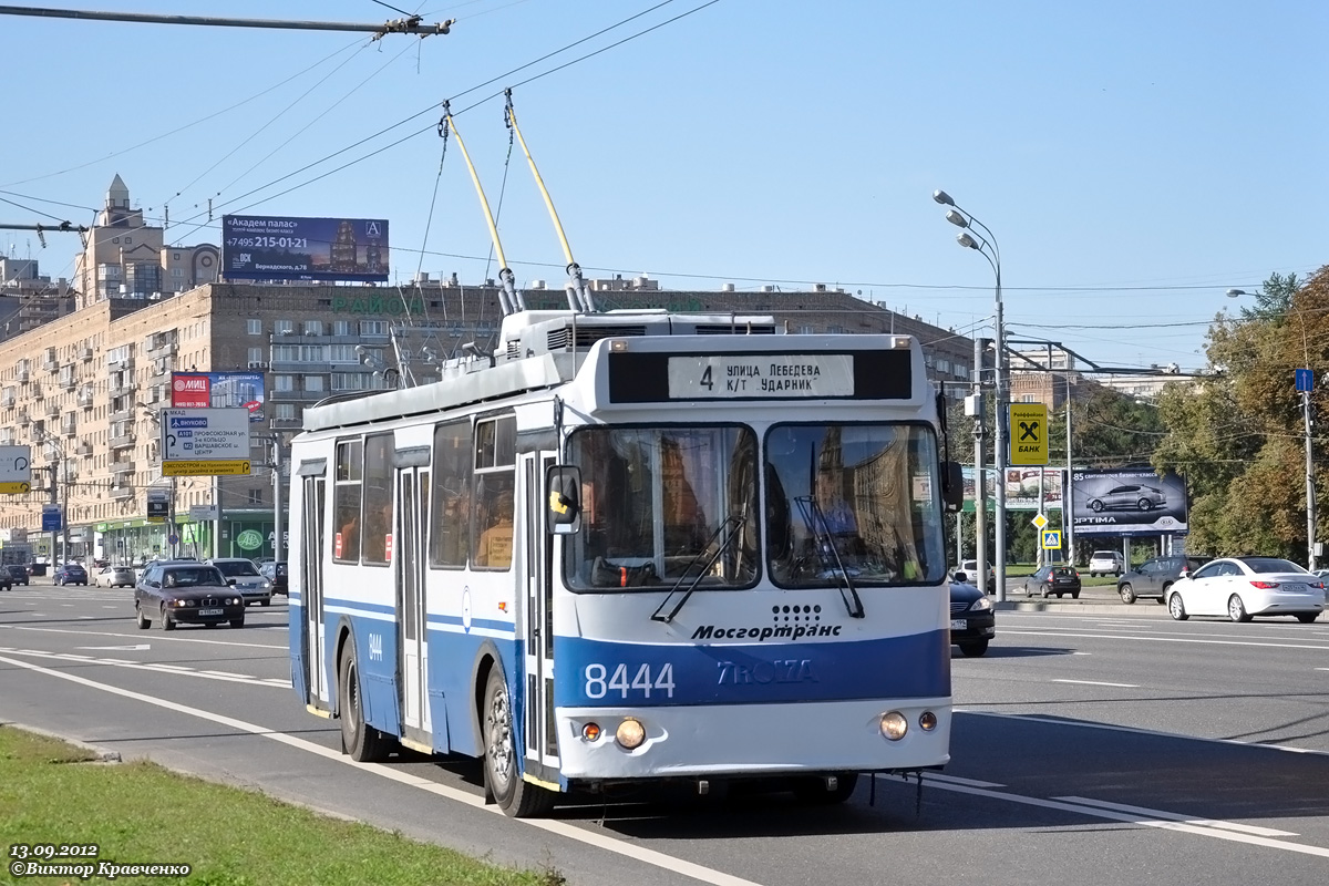 Масква, ЗиУ-682Г-016.02 (с широкой 1-й дверью) № 8444