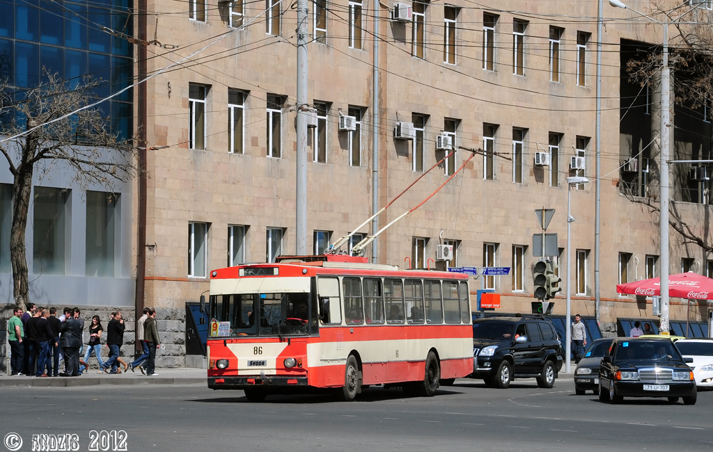 Ереван, Škoda 14Tr02/6 № 86