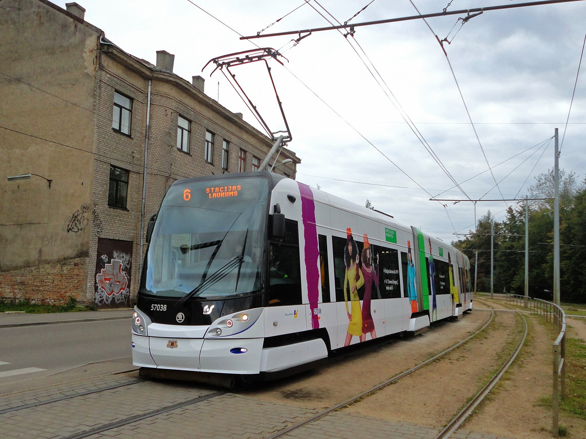 Riga, Škoda 15T ForCity Alfa Riga č. 57038