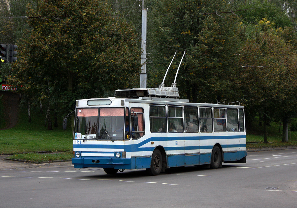 Ровно, ЮМЗ Т2 № 121