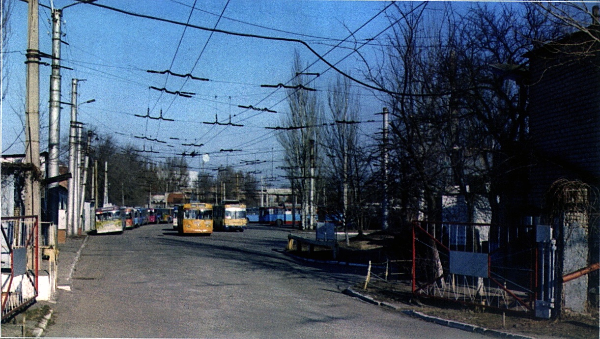 Запорожье, ЗиУ-682В [В00] № 534; Запорожье, ЗиУ-682В [В00] № 550; Запорожье, ЮМЗ Т2 № 024