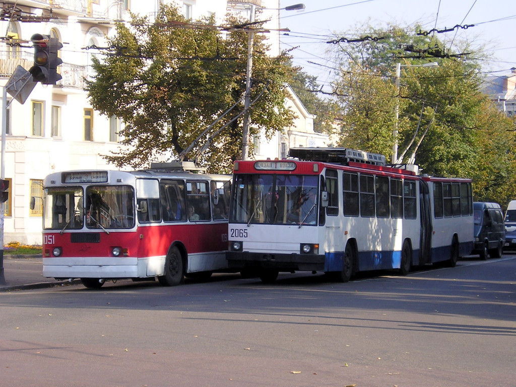 Žõtomõr, ZiU-682G [G00] № 1051; Žõtomõr, YMZ T1 № 2065