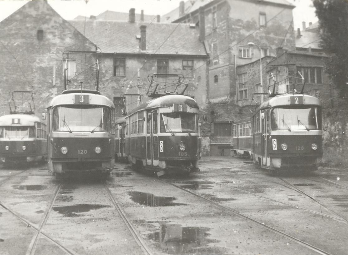 Оломоуц, Tatra T3 № 120; Оломоуц, Tatra T1 № 105; Оломоуц, Tatra T3 № 128