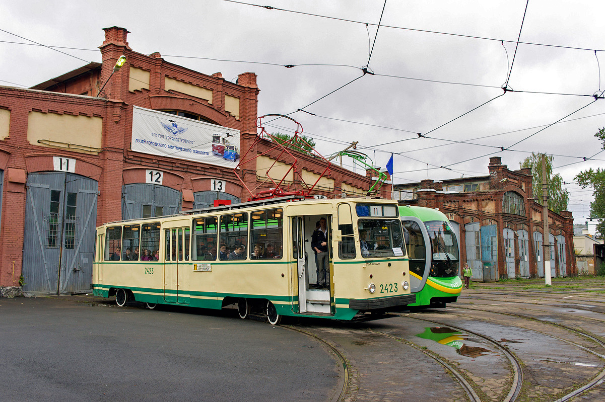 Санкт-Петербург, ЛМ-68М № 2423; Санкт-Петербург — 105-летие Петербургского трамвая, парад вагонов